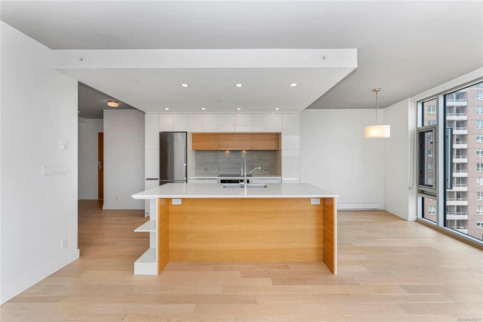 989 Johnson St Apt 804, Victoria, BC V8V 0E3