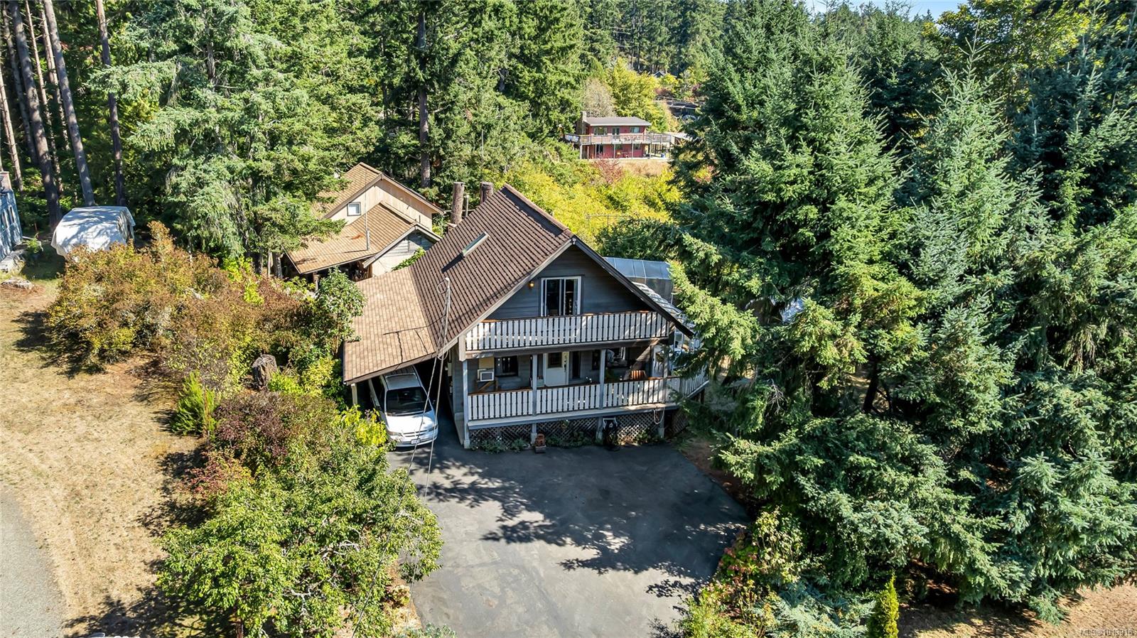 107 Pine Pl, Salt Spring, BC V8K 2N4