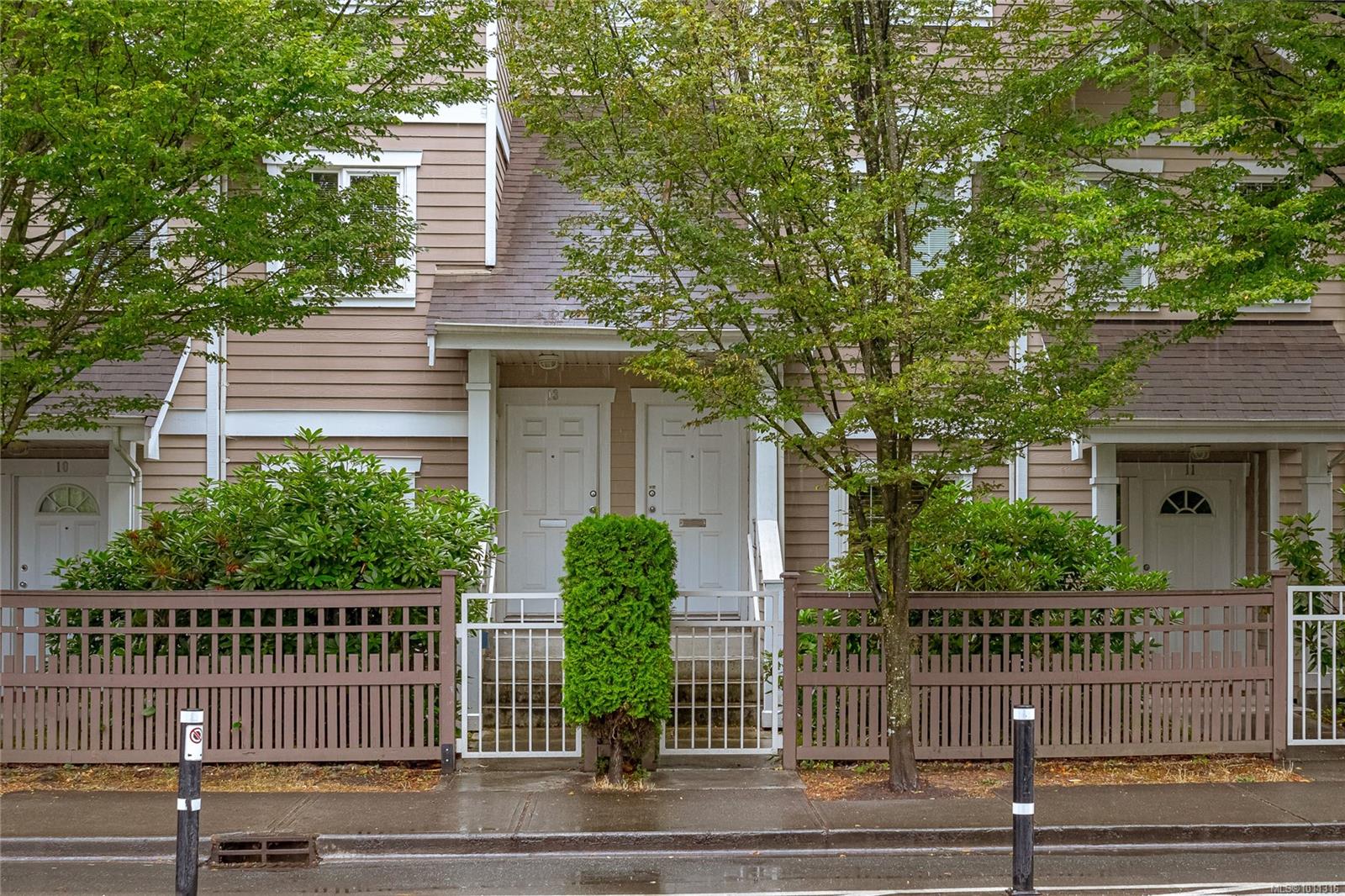 1043 Caledonia Ave Apt 13, Victoria, BC V8T 1E7