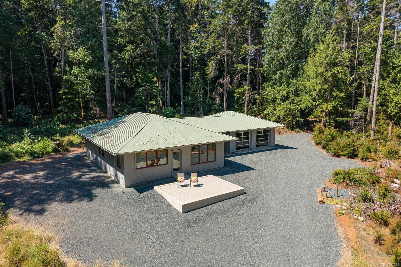 6208 Island Hwy W, Qualicum Beach, BC V9K 2E3
