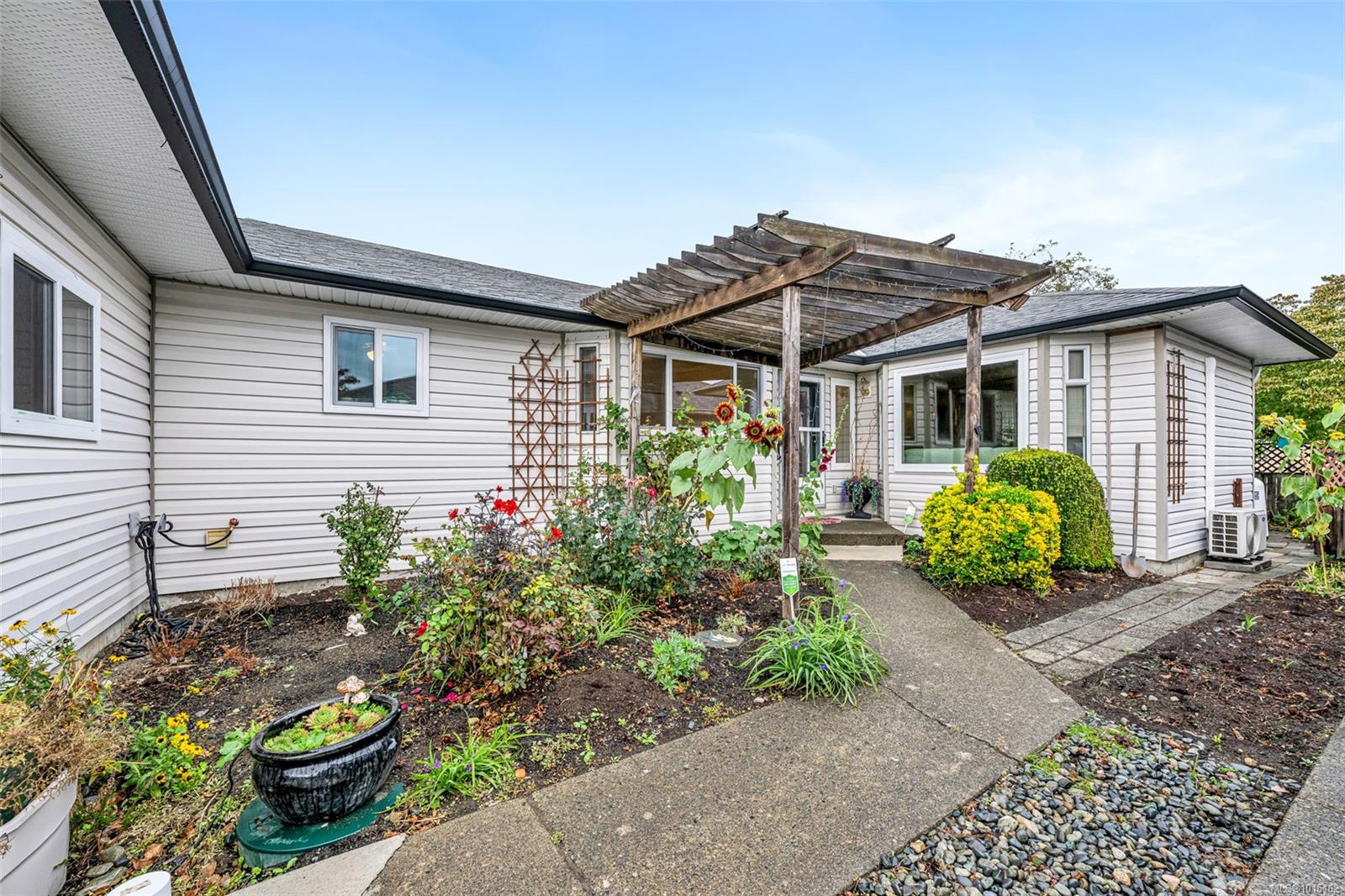1047 Marchmont Rd, Duncan, BC V9L 6T3
