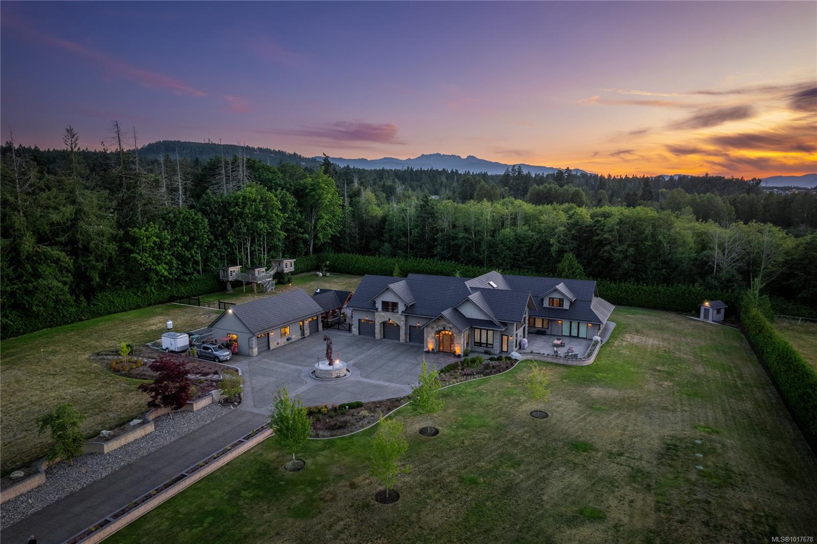 445 Blower Rd, Parksville, BC V9P 1V8
