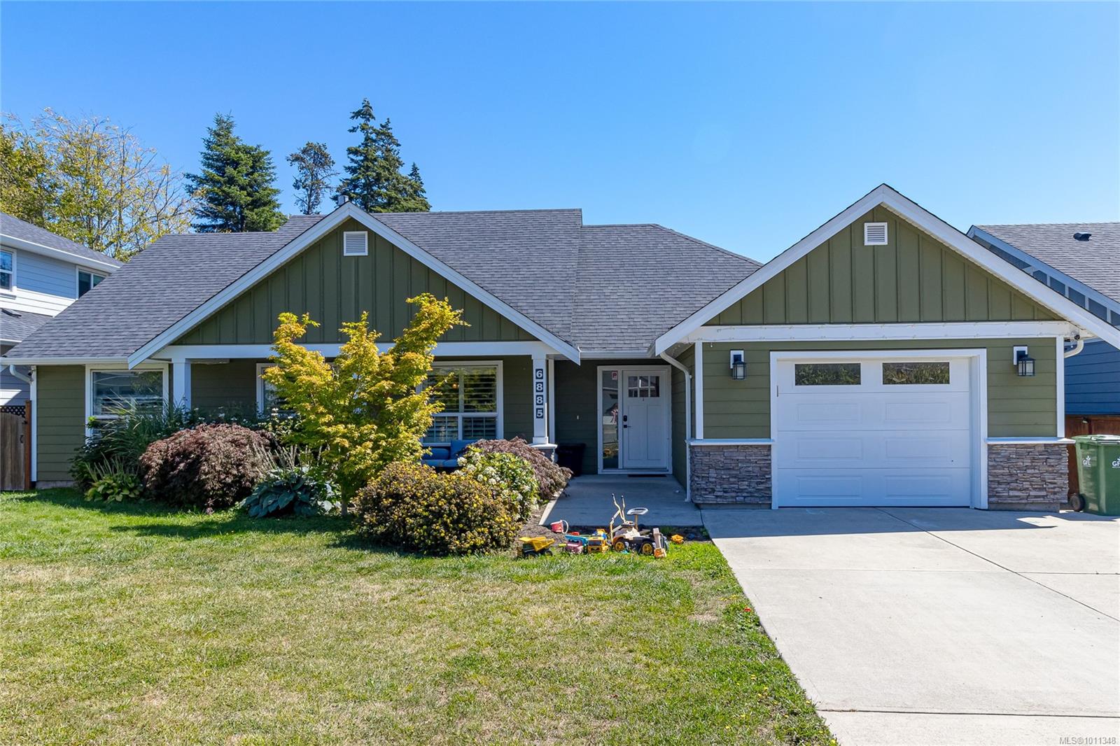 6885 Lauras Ln, Sooke, BC V9Z 0P8