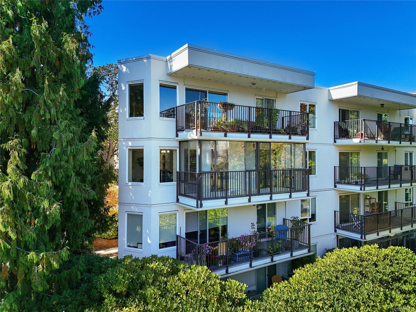 1170 Rockland Ave Apt 301, Victoria, BC V8V 3H7