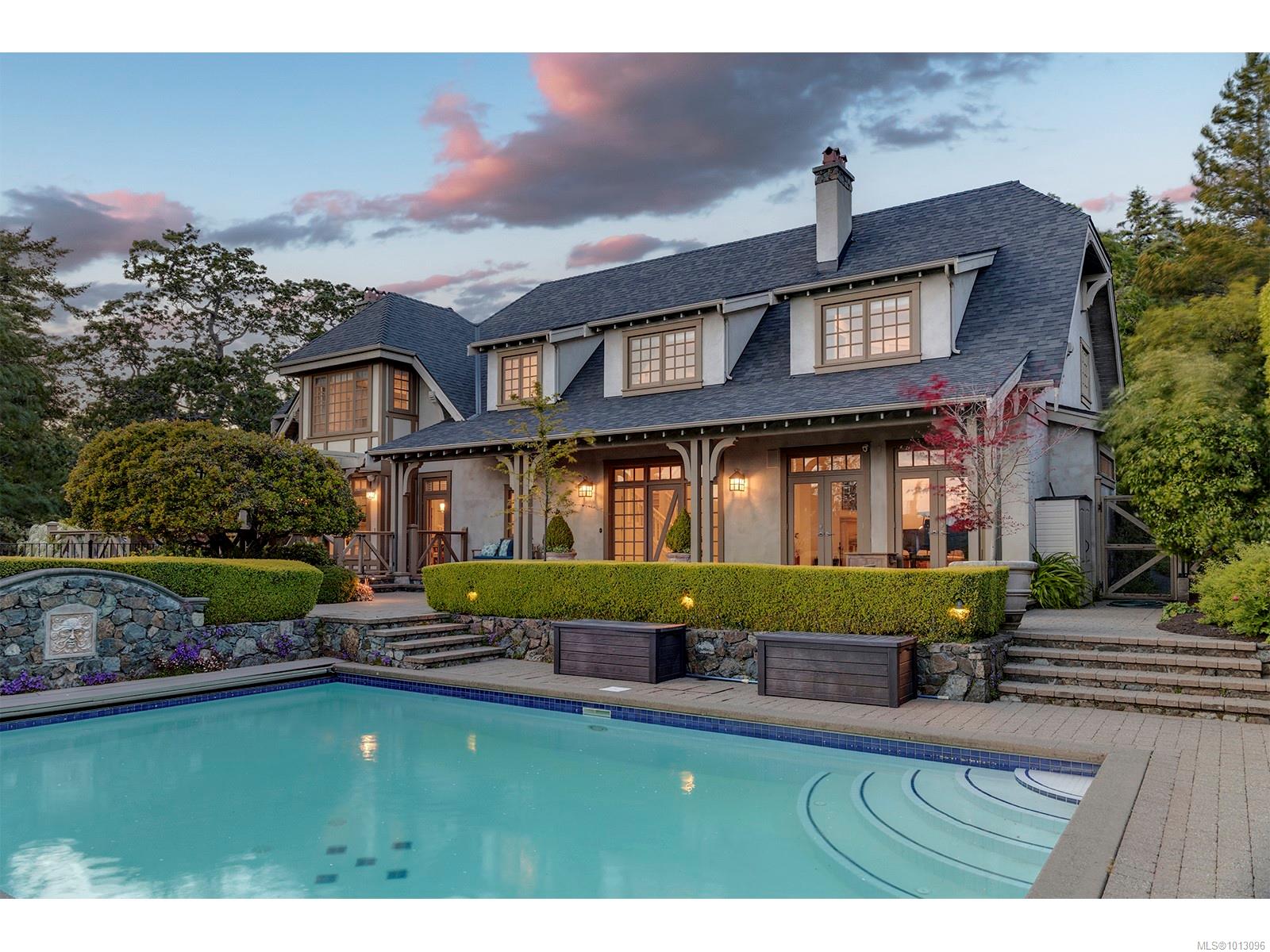 2766 Sea View Rd, Saanich, BC V8N 1K8