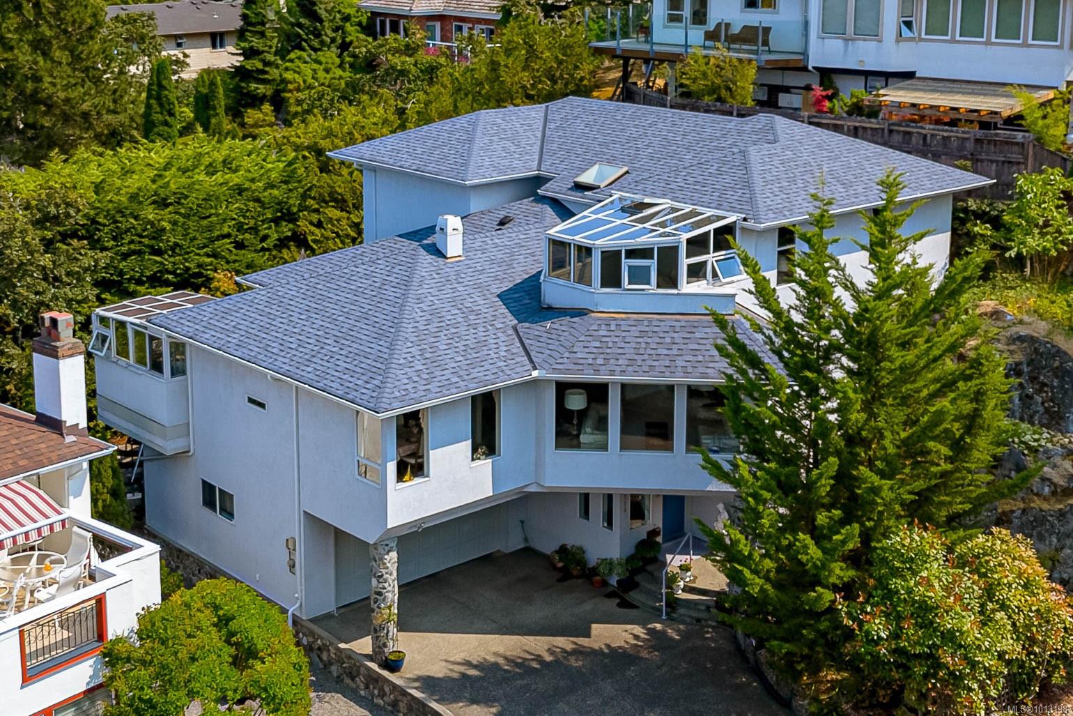 3713 Pointer Pl, Saanich, BC V8P 5S3