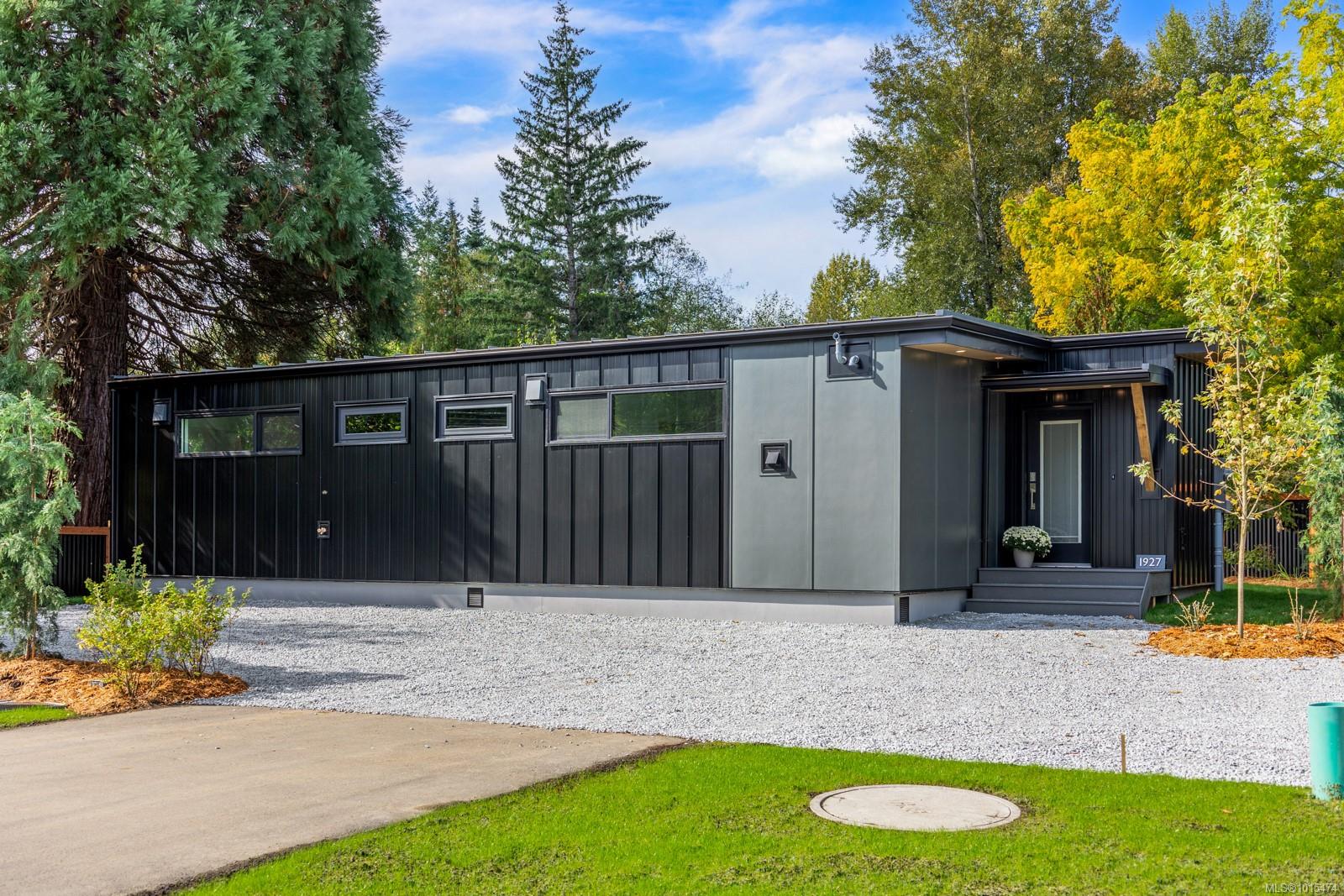 1927 Cumberland Rd, Courtenay, BC V9N 2G1