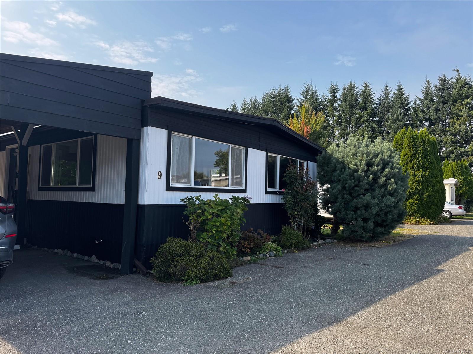 1451 Perkins Rd Apt 9, Campbell River, BC V9W 4R8