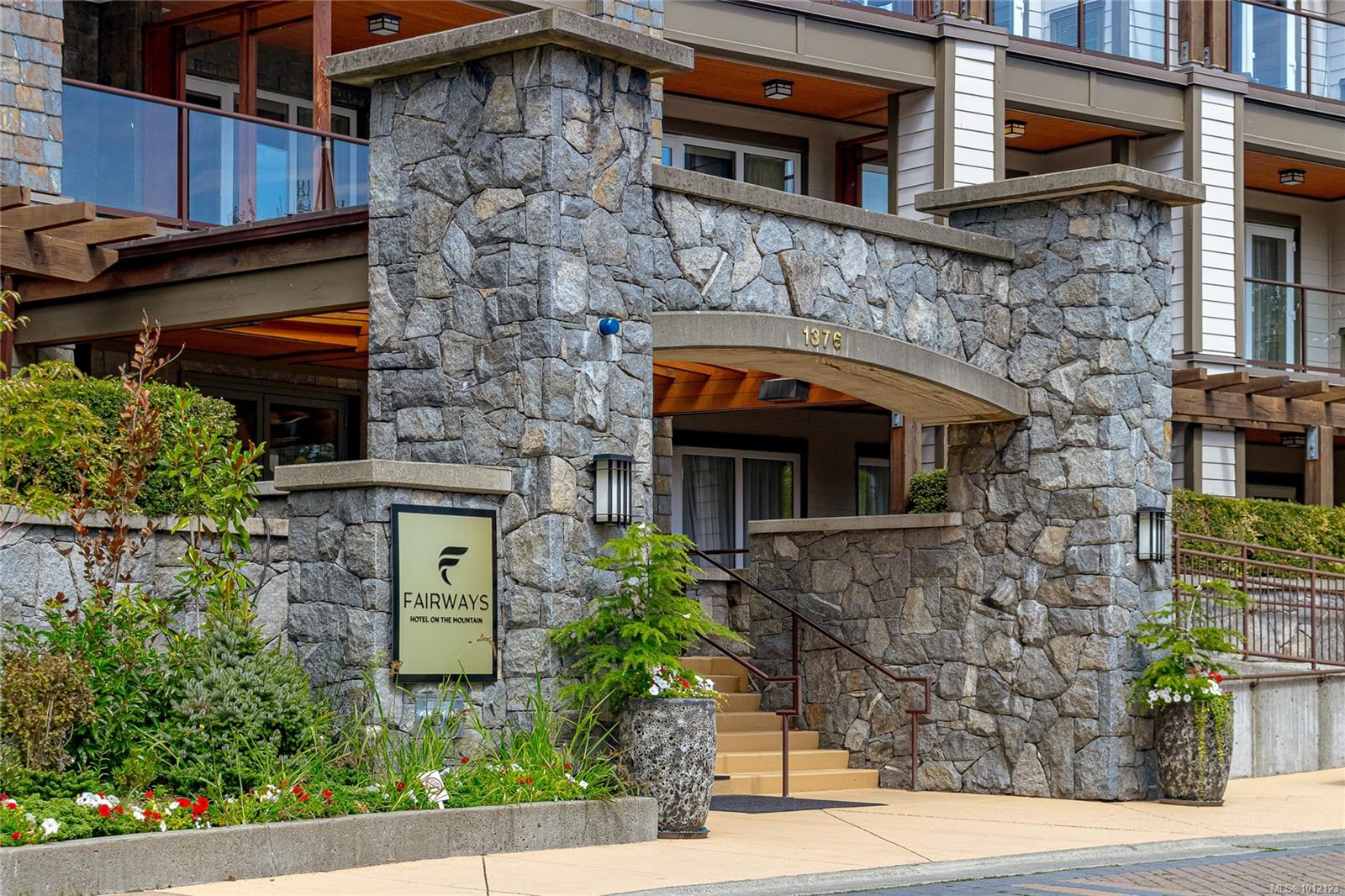 1376 Lynburne Pl Apt A, Langford, BC V9B 0A4