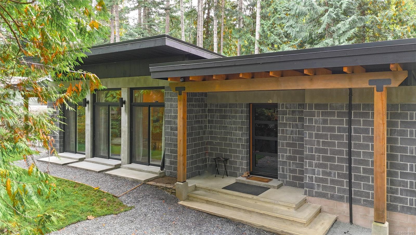 362 Spruce Ave, Nanaimo B, BC V0R 1X1
