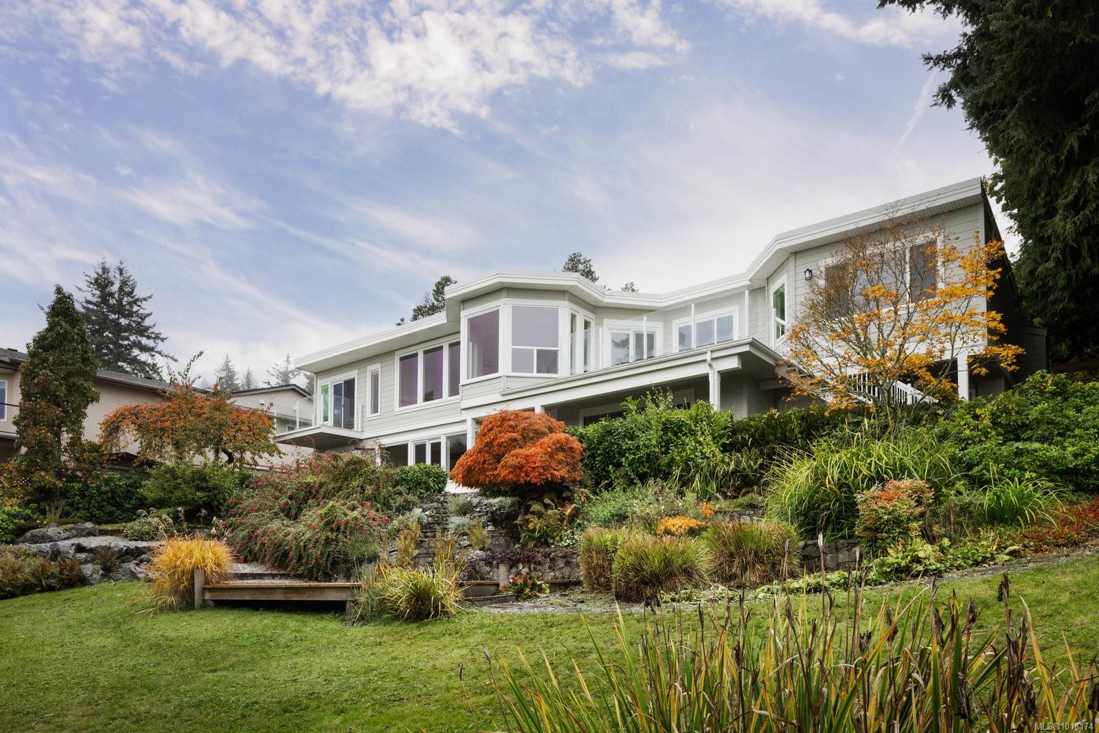 5055 Lochside Dr, Saanich, BC V8Y 2E9