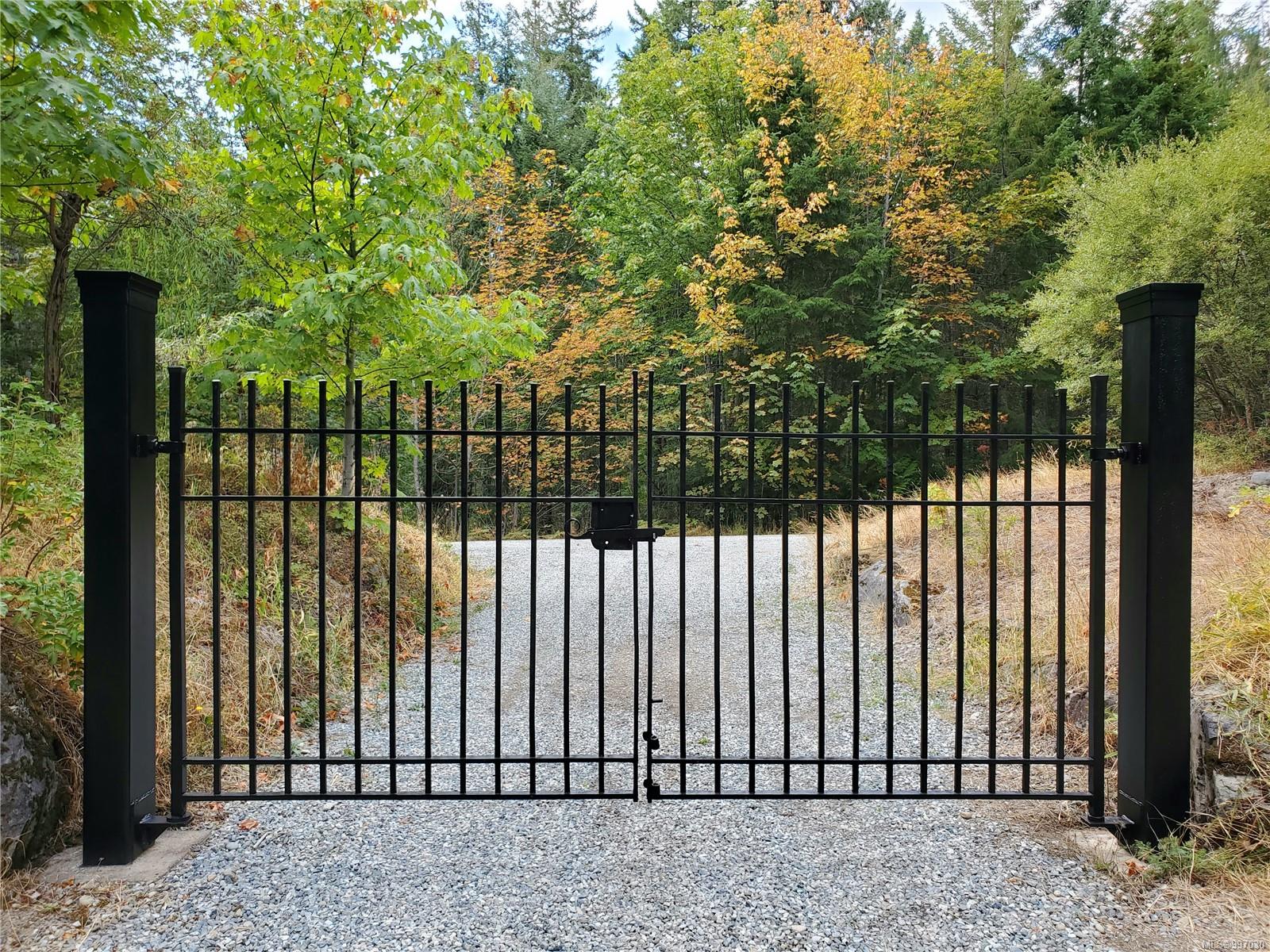 1 Renfrew Rd, Shawnigan Lake, BC V0R 2W1