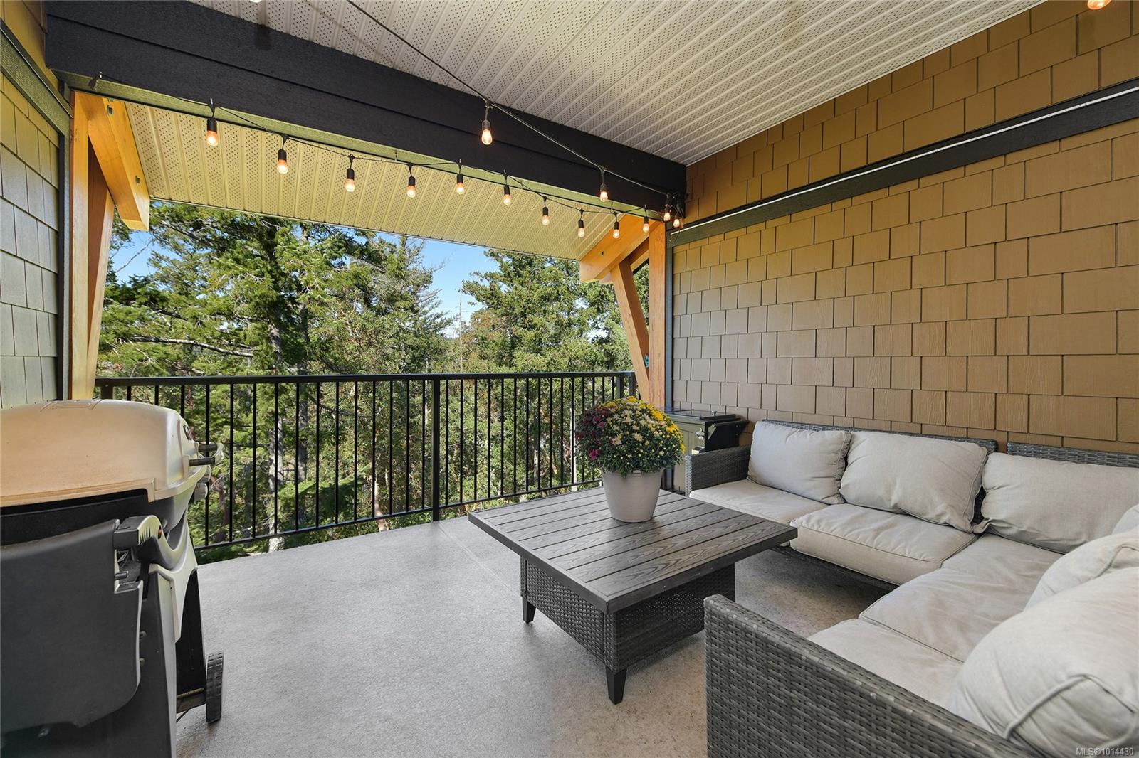290 Wilfert Rd Apt 403, Victoria, BC V9C 1A3