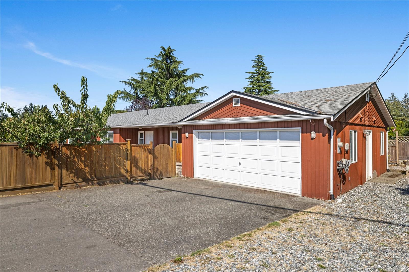 332 Moilliet St S, Parksville, BC V9P 1K1