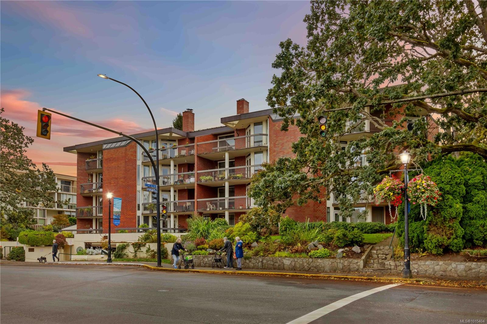 2119 Oak Bay Ave Apt 408, Oak Bay, BC V8R 1E8