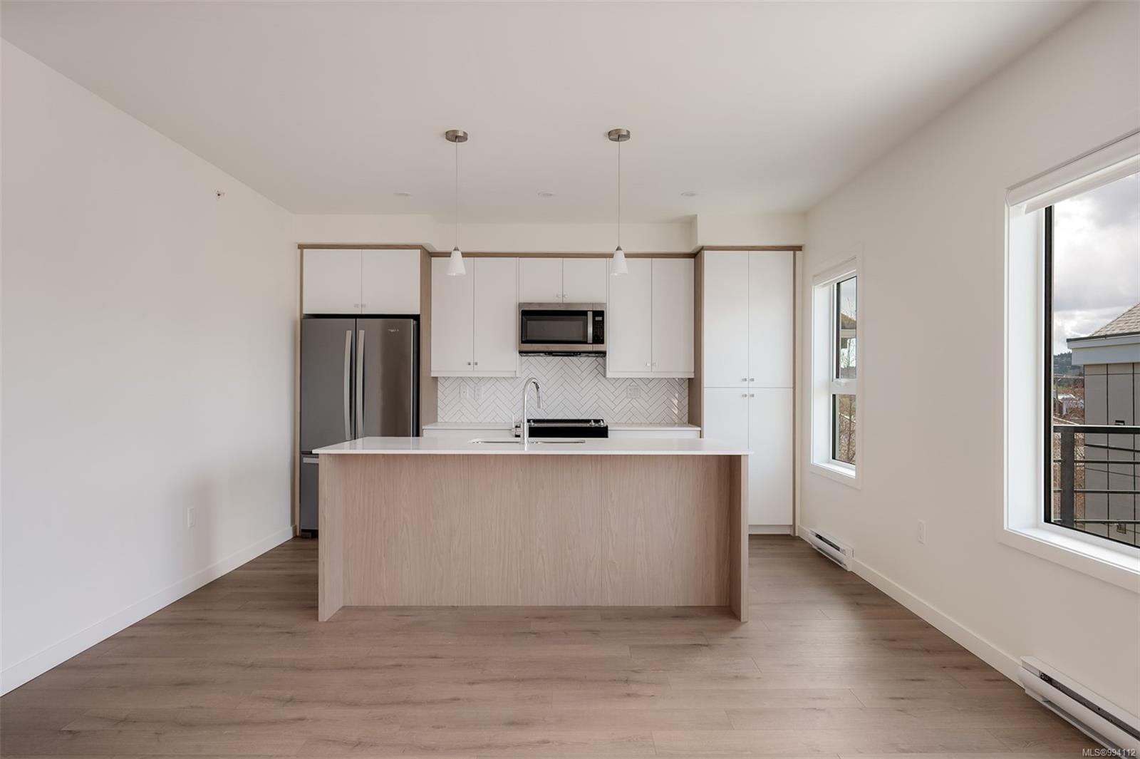 9716 Third St Apt 202, Sidney, BC V8L 3A2