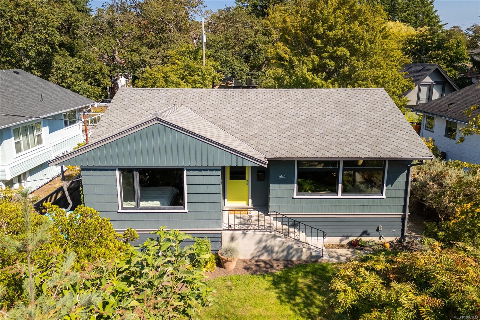 945 Cowichan St, Victoria, BC V8S 4E5