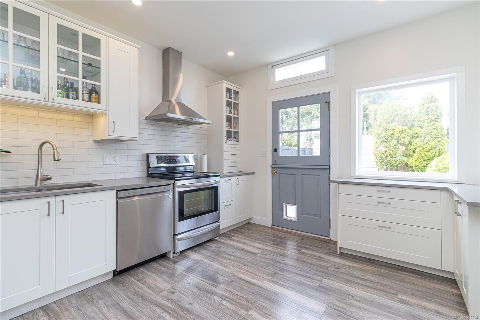 3184 Millgrove St, Saanich, BC V9A 1X6