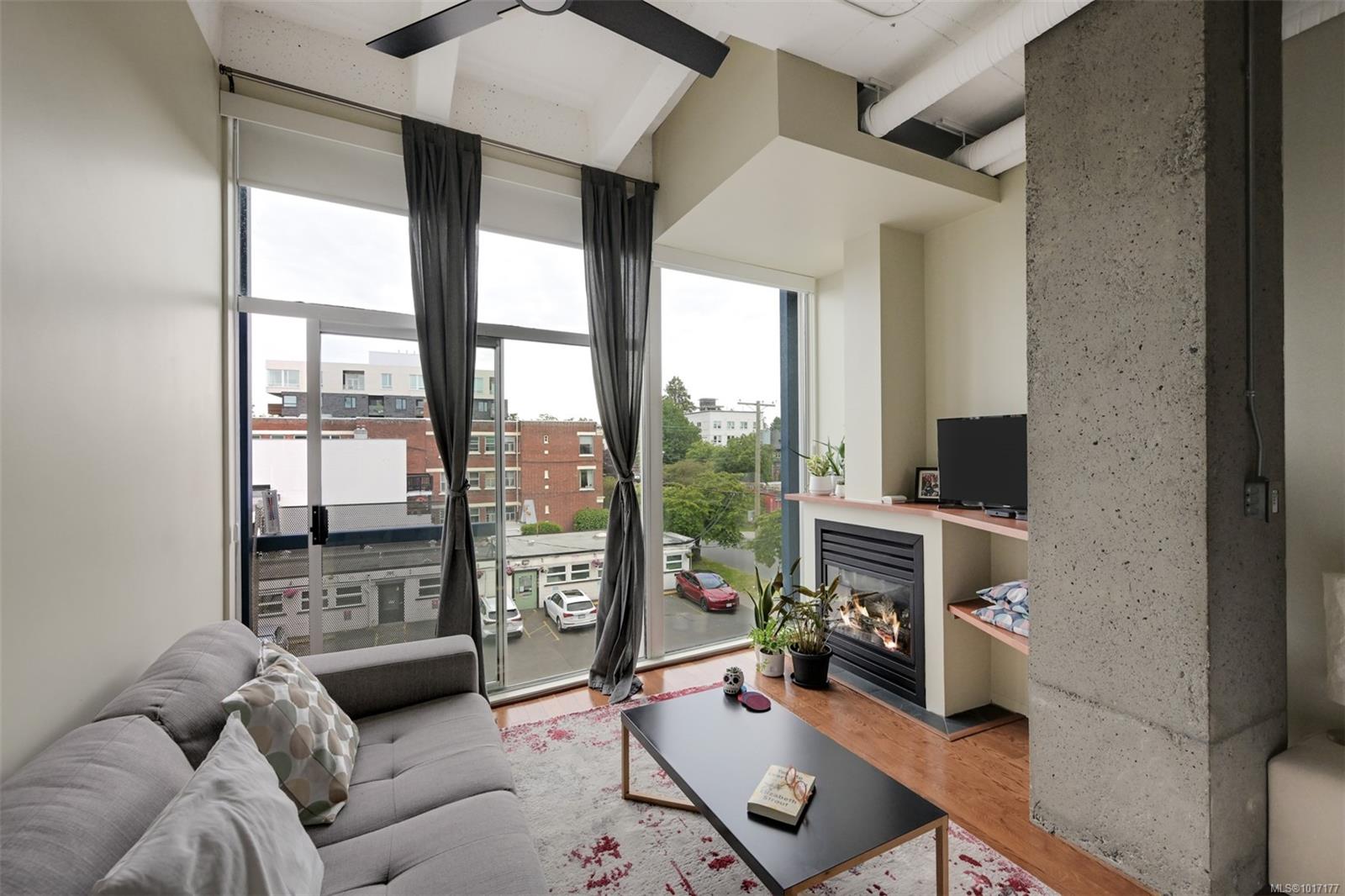 1061 Fort St Apt 305, Victoria, BC V8V 5A1