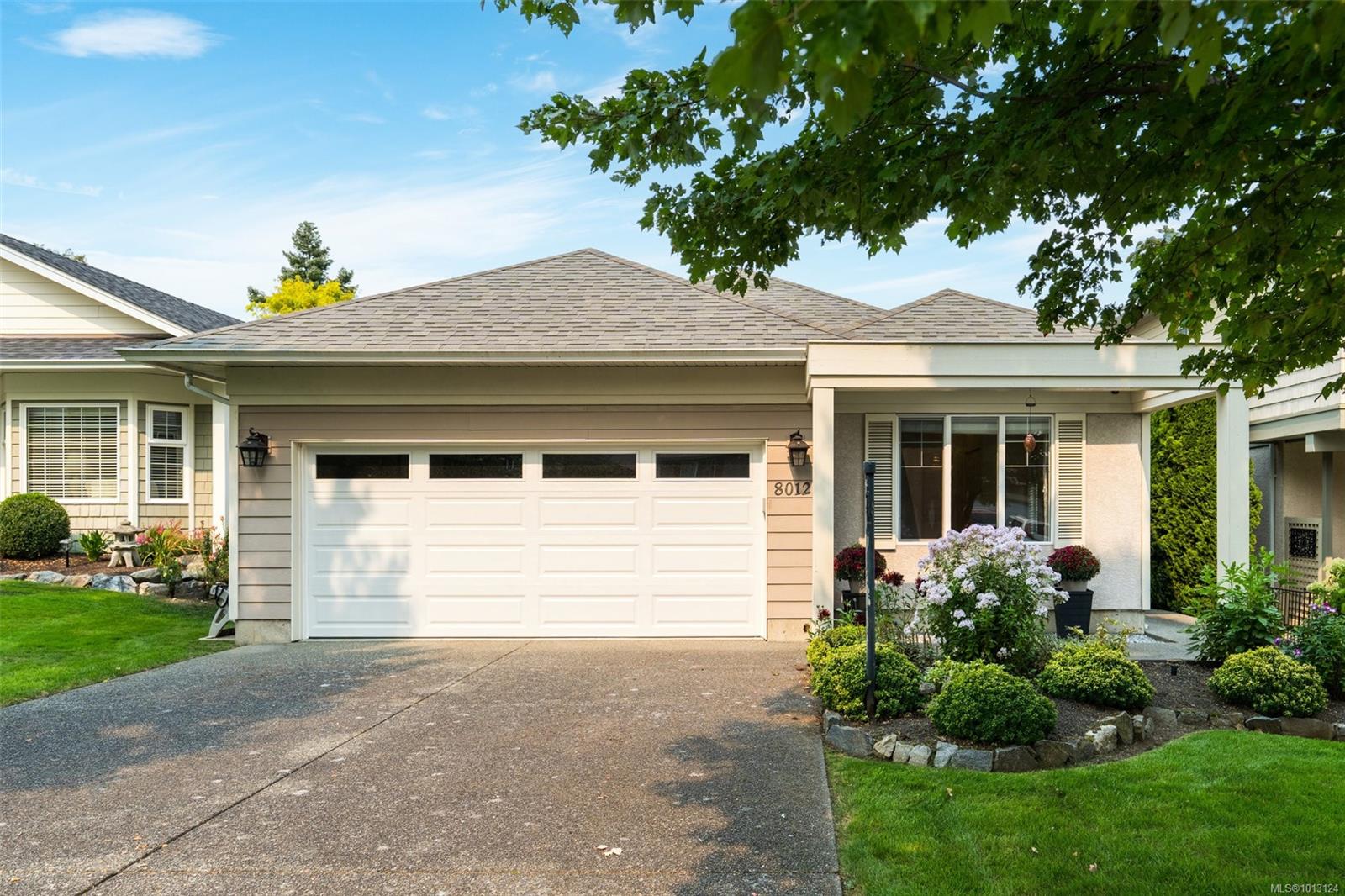 8012 Polo Park Cres, Central Saanich, BC V8M 2J4
