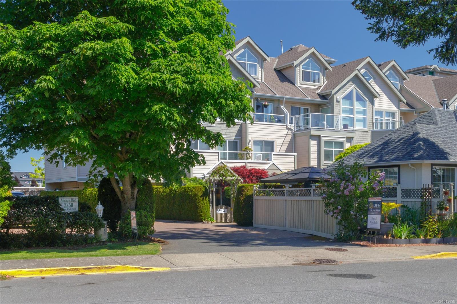 2250 James White Blvd Apt 106, Sidney, BC V8L 1Z4