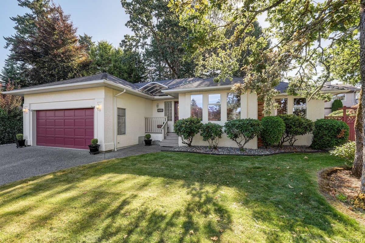 1112 Law Pl, Saanich, BC V8Y 3C3