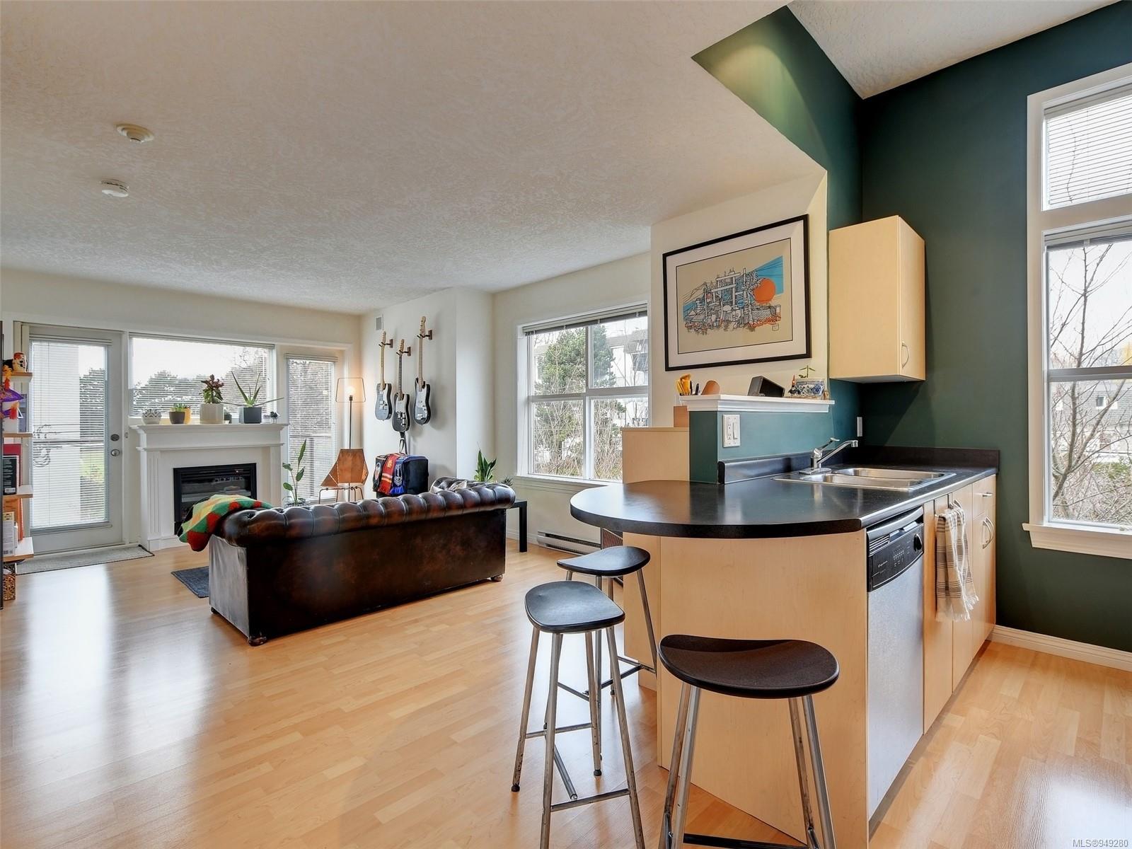 919 Market St Apt 302 St #APT 302, Victoria, BC V8T 2E7