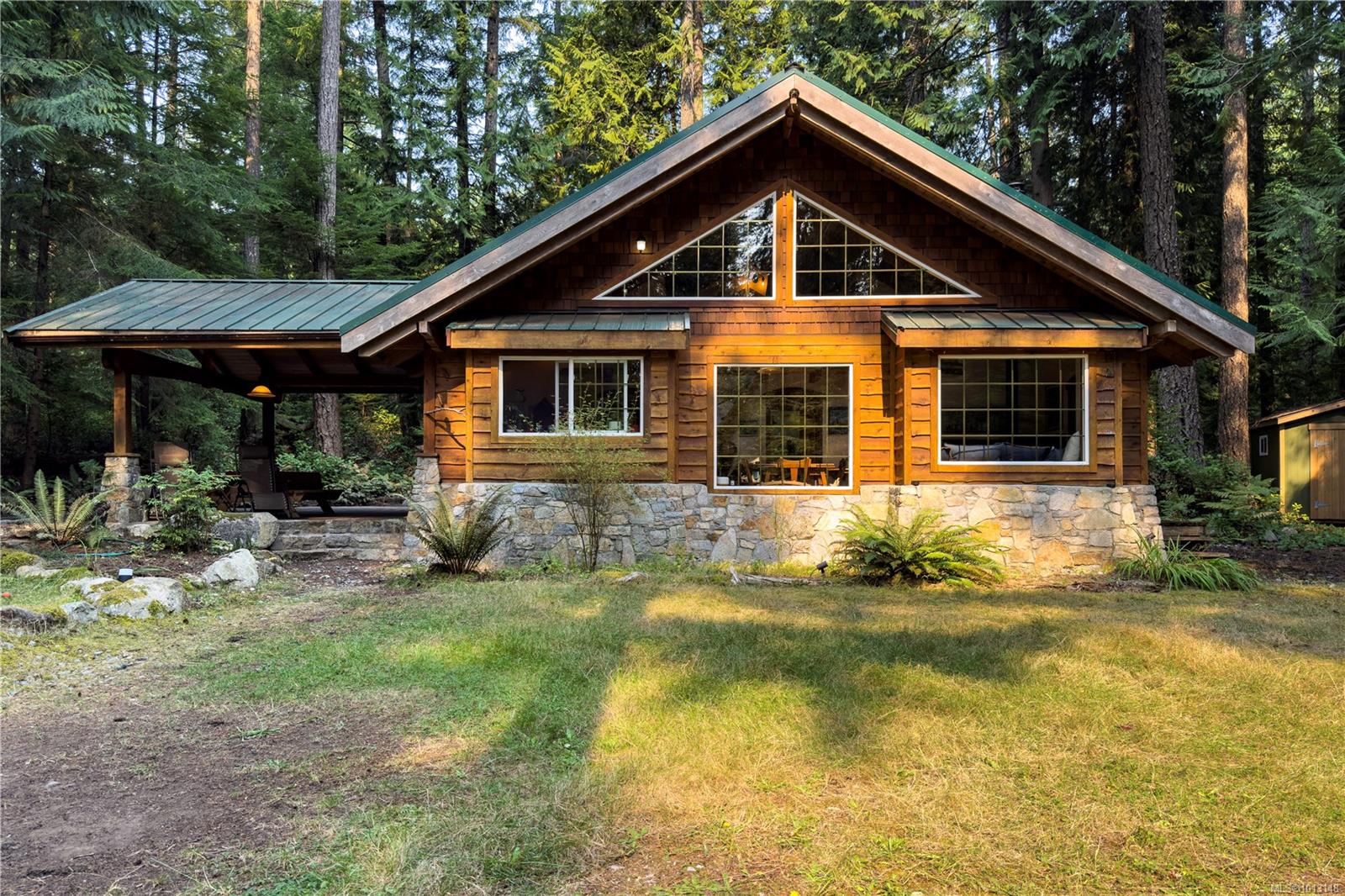 967 Siskin Ln, Cortes Island, BC V0P 1K0