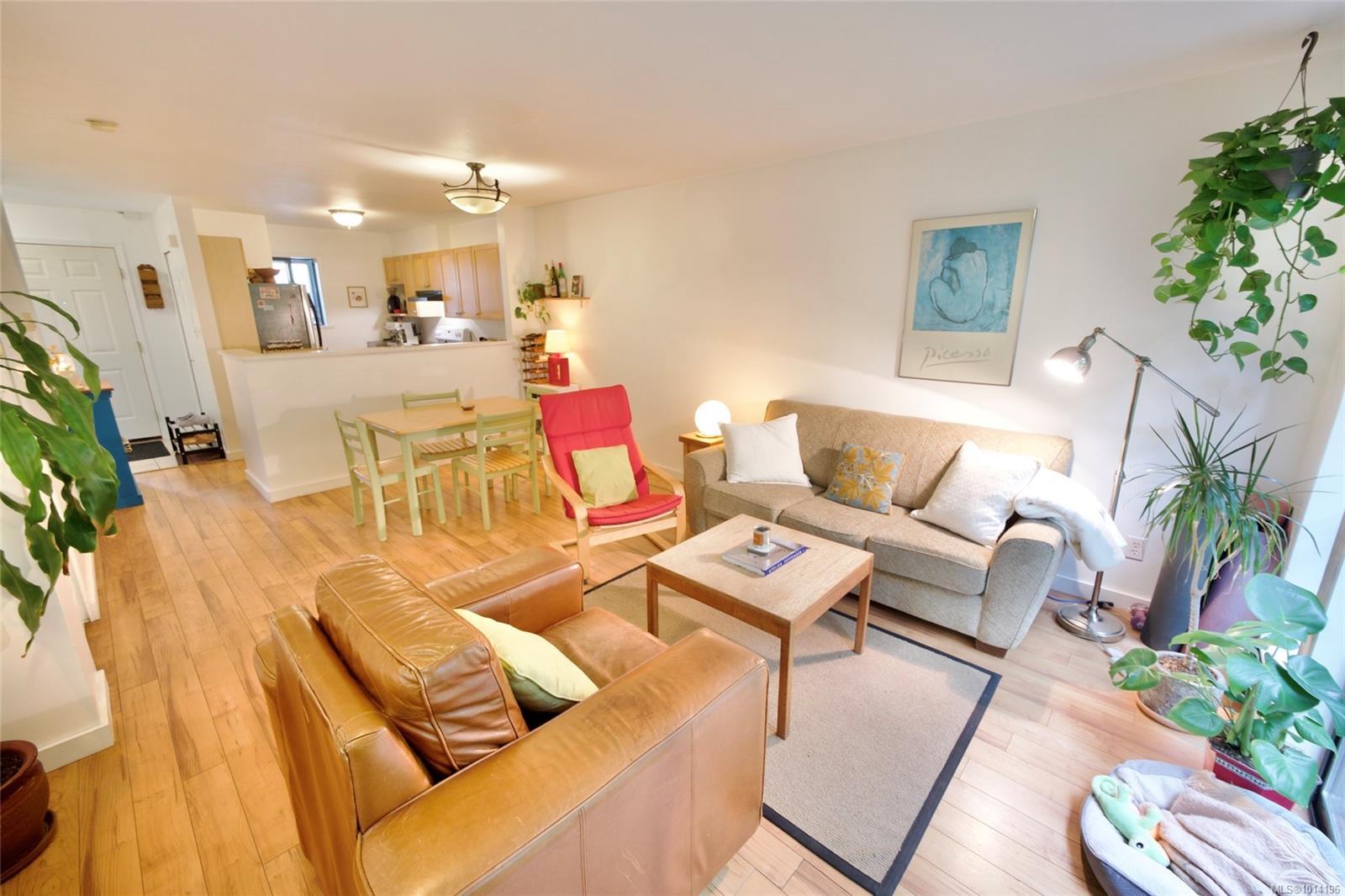 595 Gibson St Apt 10, Tofino, BC V0R 2Z0