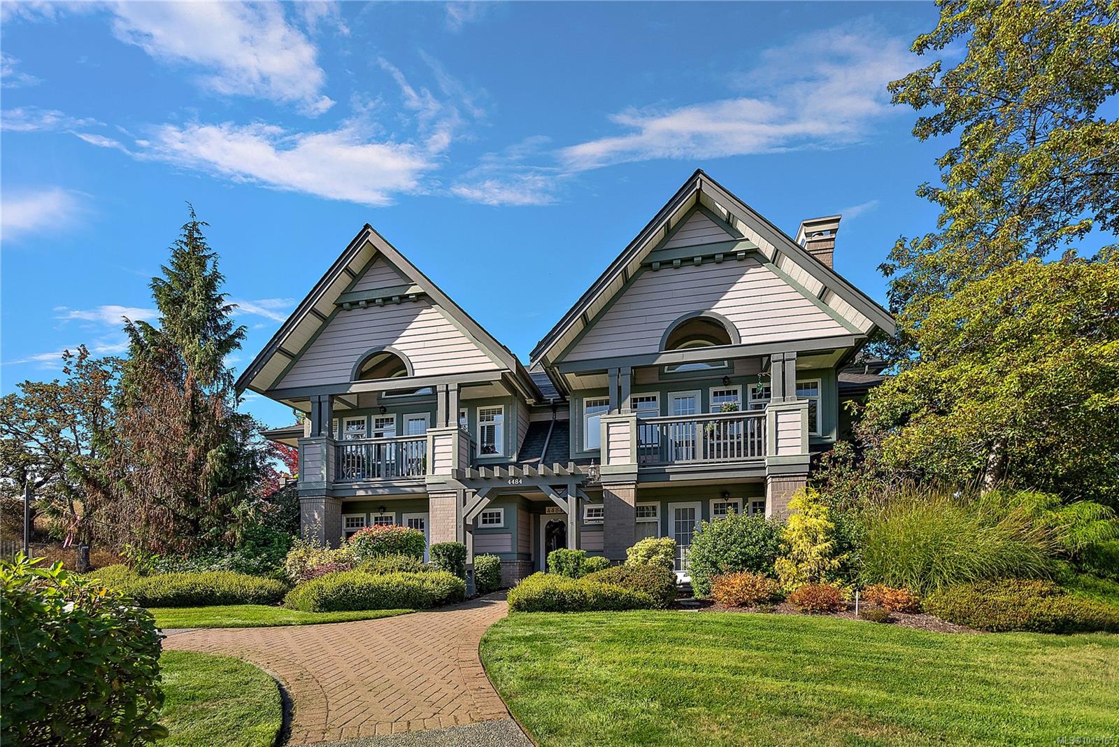4484 Chatterton Way Apt 349, Saanich, BC V8X 5H7