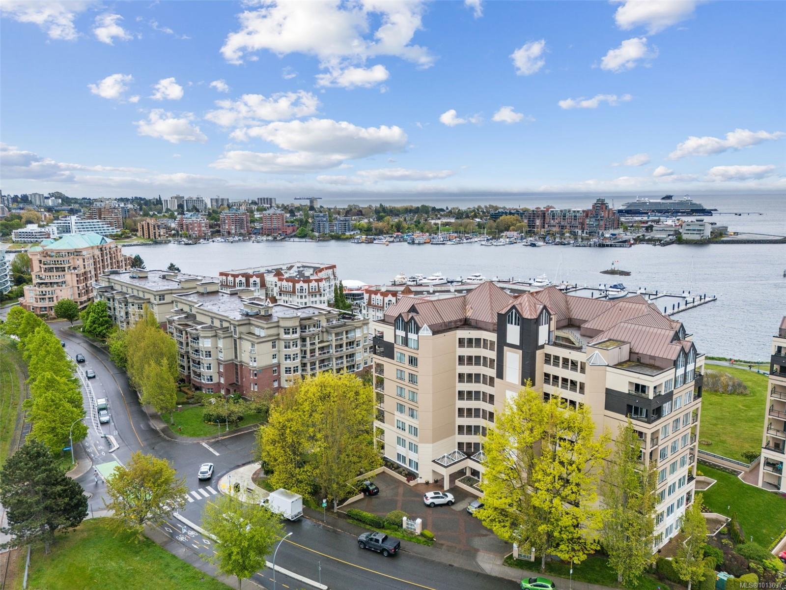 203 Kimta Rd Apt 528, Victoria, BC V9A 6T5