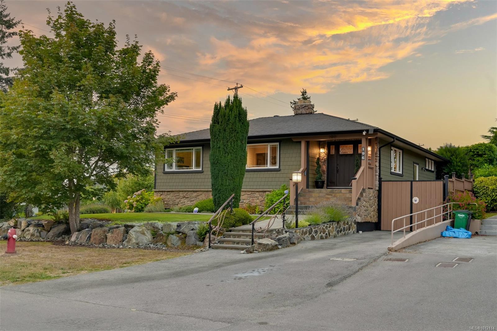 196 Homer Rd, Saanich, BC V8Z 1V6