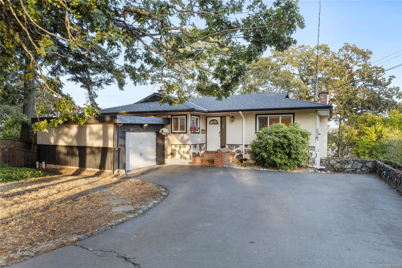 4037 Zinnia Rd, Saanich, BC V8Z 4W2