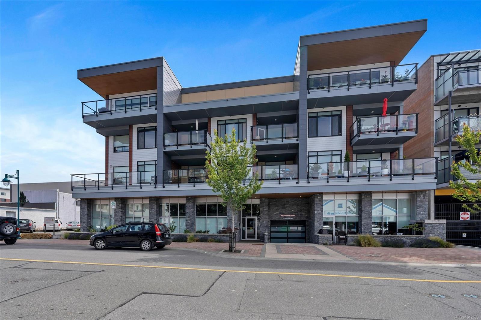 9775 Fourth St Apt 302, Sidney, BC V8L 2Z8