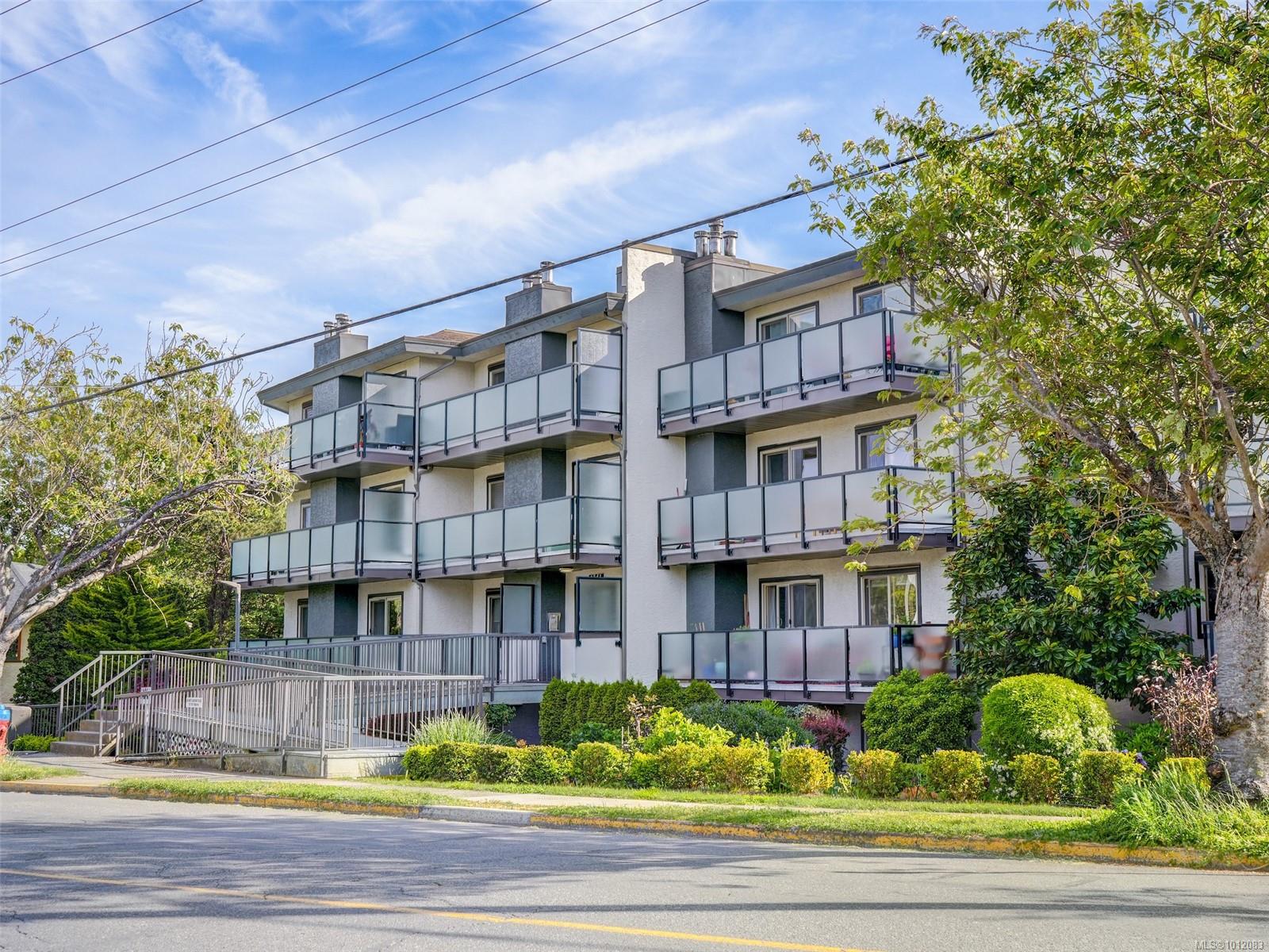 1241 Fairfield Rd Apt 107, Victoria, BC V8V 3B3