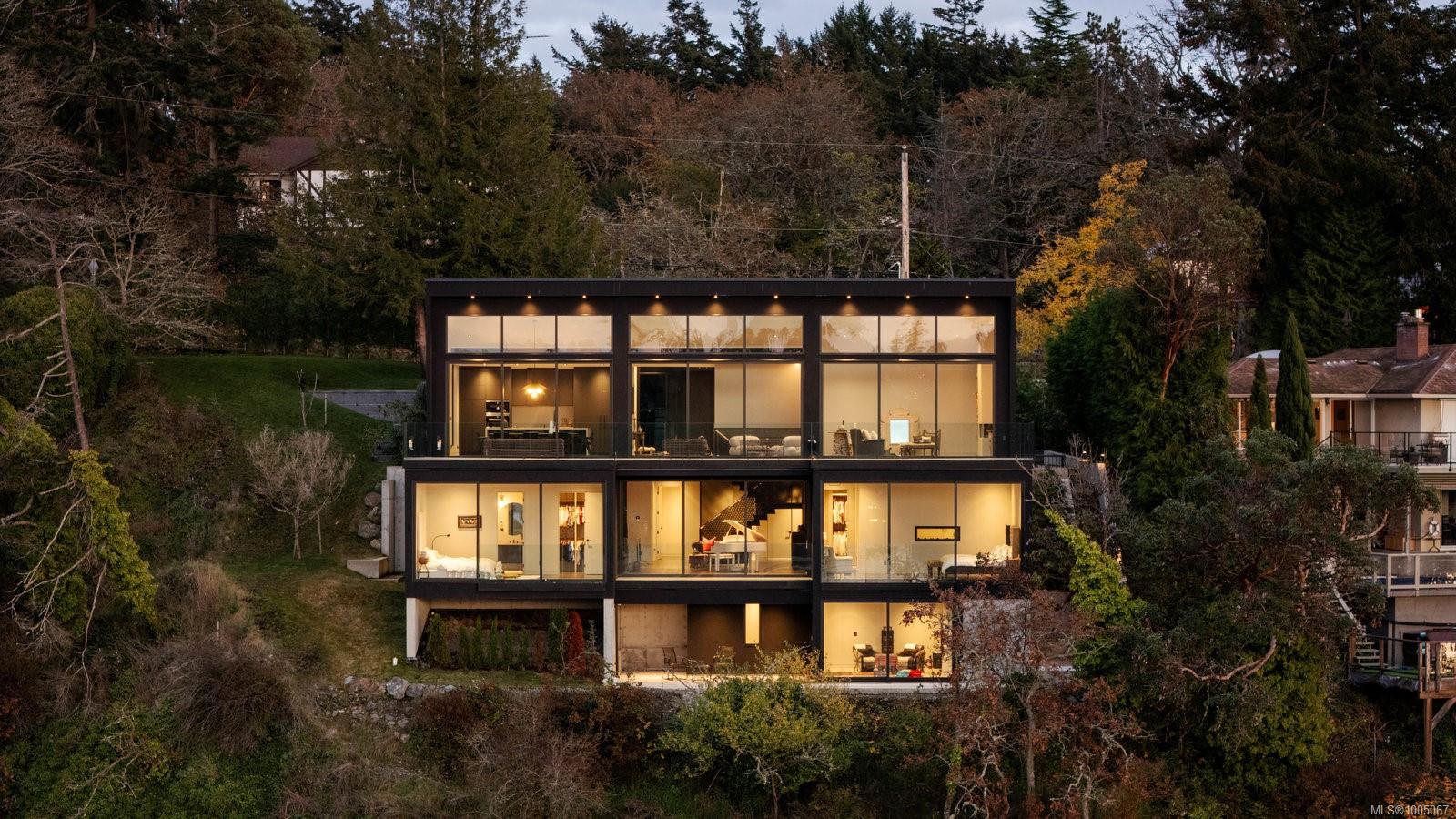 2701 Sea View Rd, Saanich, BC V8N 1K7