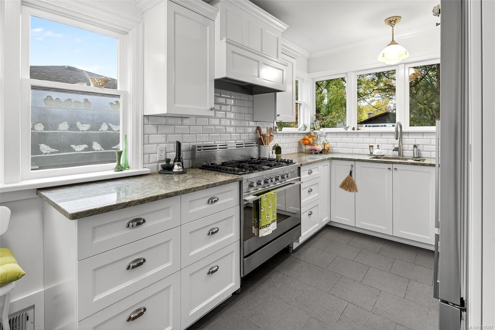 416 Richmond Ave, Victoria, BC V8S 3Y4