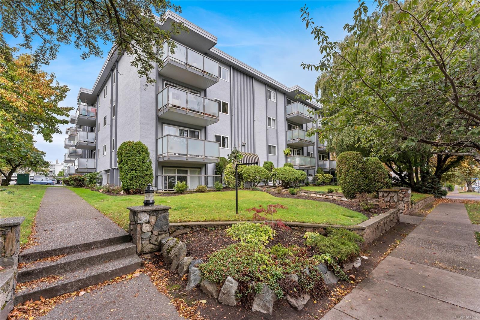 305 Michigan St Apt 302, Victoria, BC V8V 1R6
