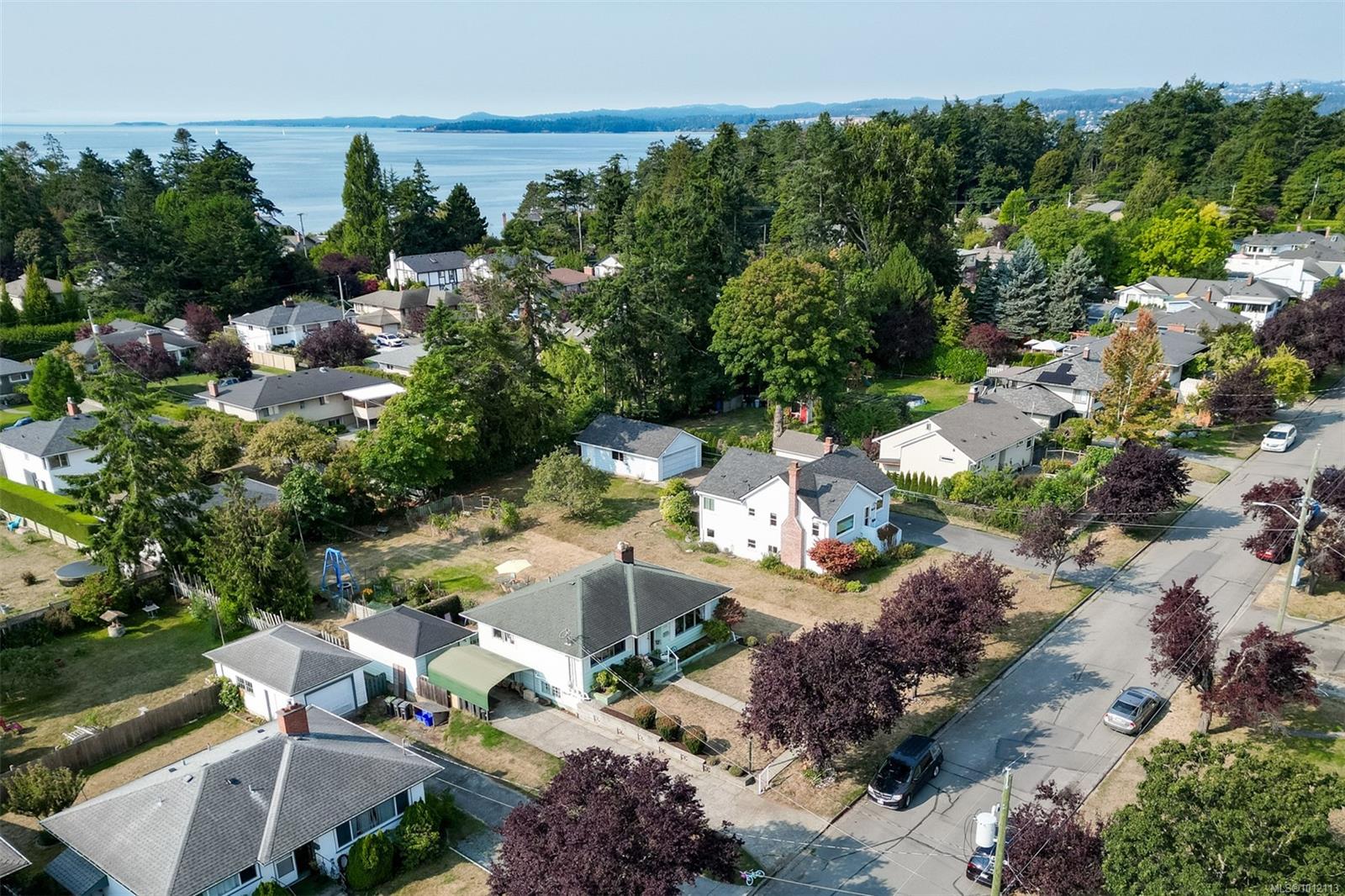 1149 Bewdley Ave, Esquimalt, BC V5A 5N2