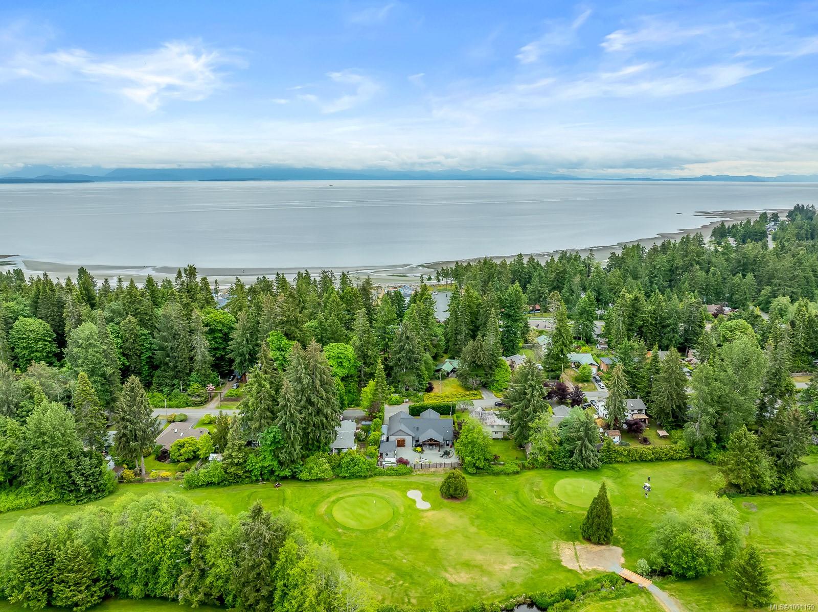 8899 Henderson Ave, Black Creek, BC V9J 1A5