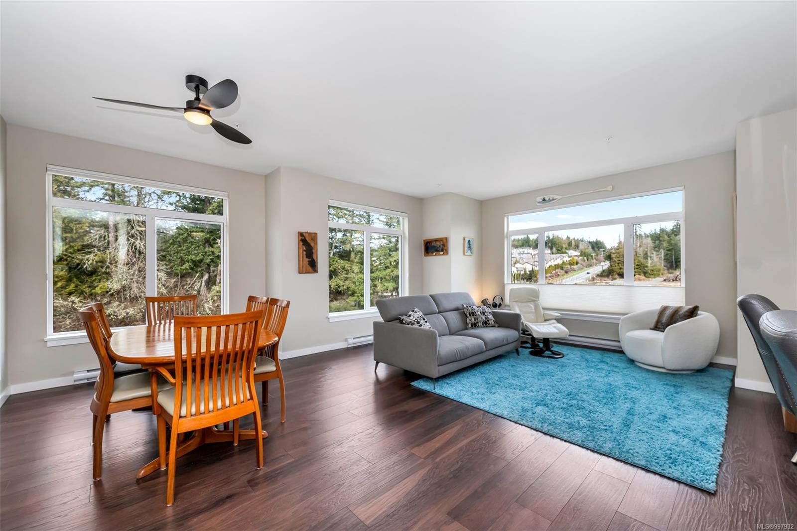 591 Latoria Rd Apt 300, Colwood, BC V9C 2Z9