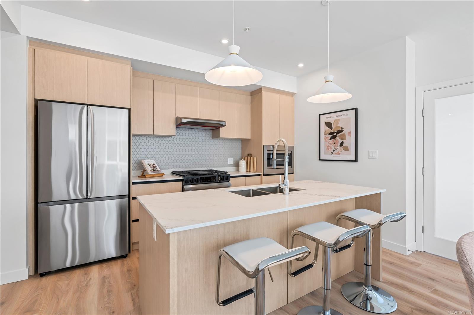 2000 W Park Lane Apt 401, View Royal, BC V9B 3R7