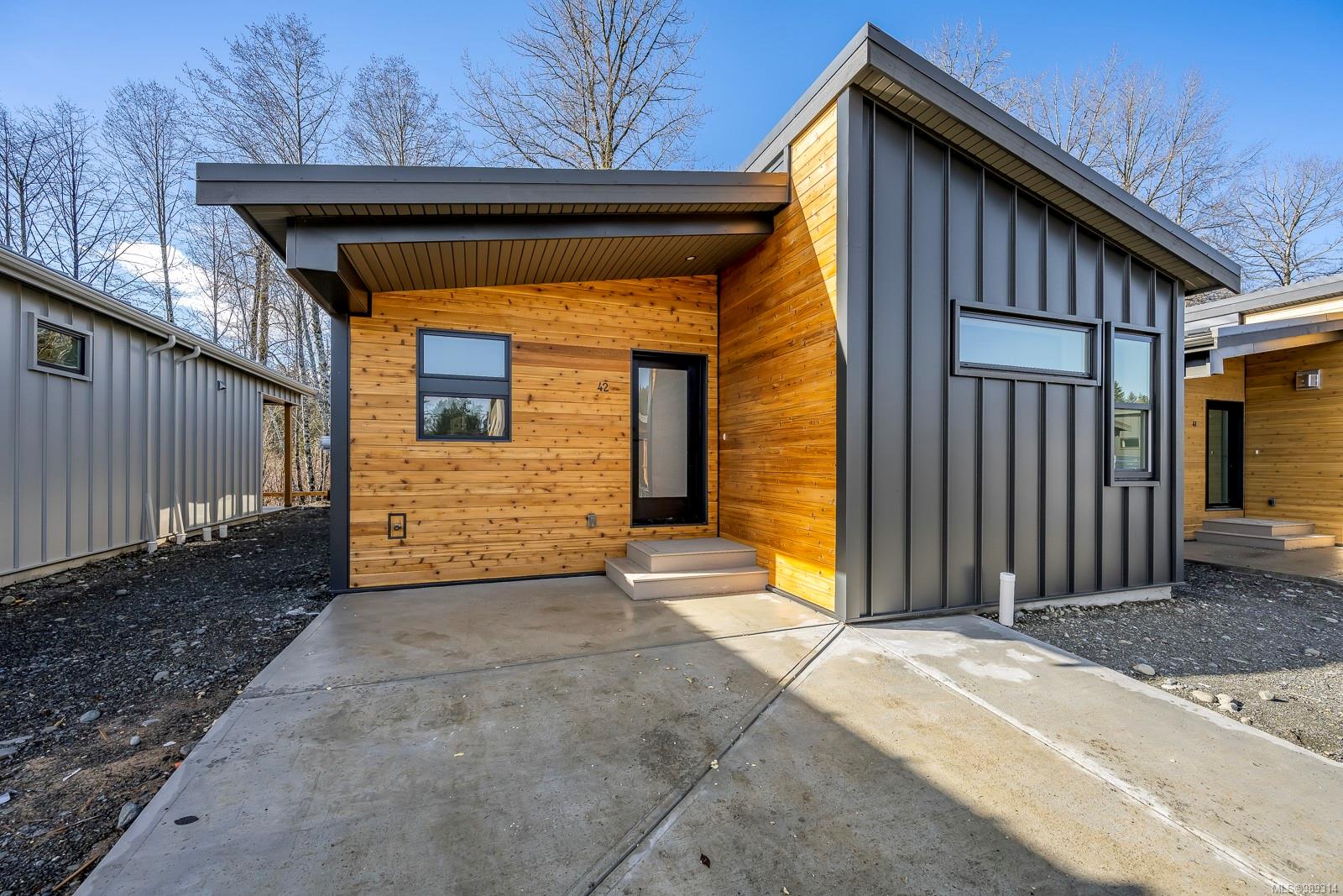 3025 Royston Rd Apt 42, Cumberland, BC V0R 1S0