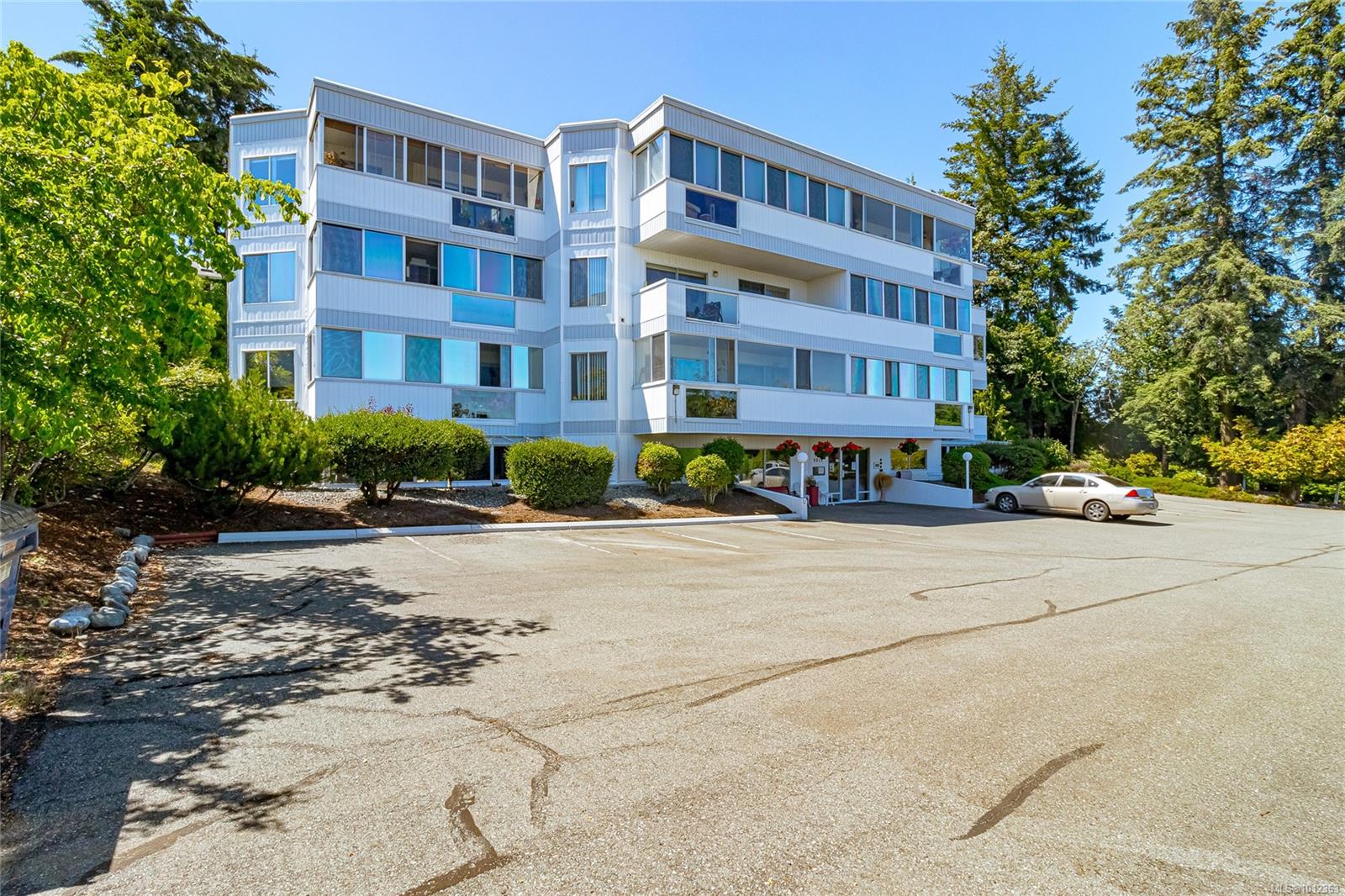 9958 Daniel St Apt 404, North Cowichan, BC V0R 1K1