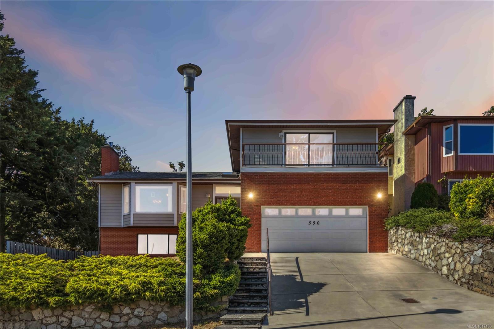 550 Fermoy Pl, Saanich, BC V8Z 6N2