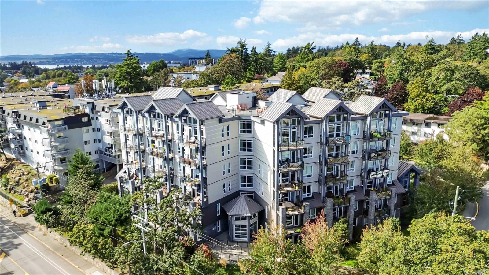 924 Esquimalt Rd Apt 608, Esquimalt, BC V9A 3M7