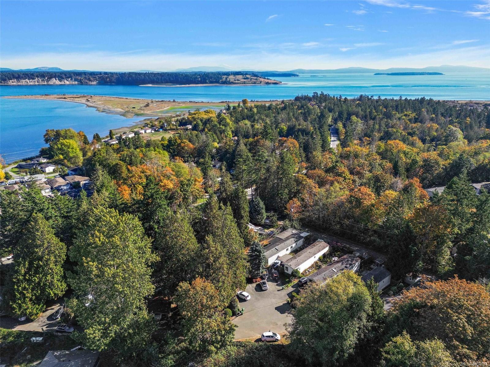 2741 Stautw Rd Apt 5, Central Saanich, BC V8M 2E9