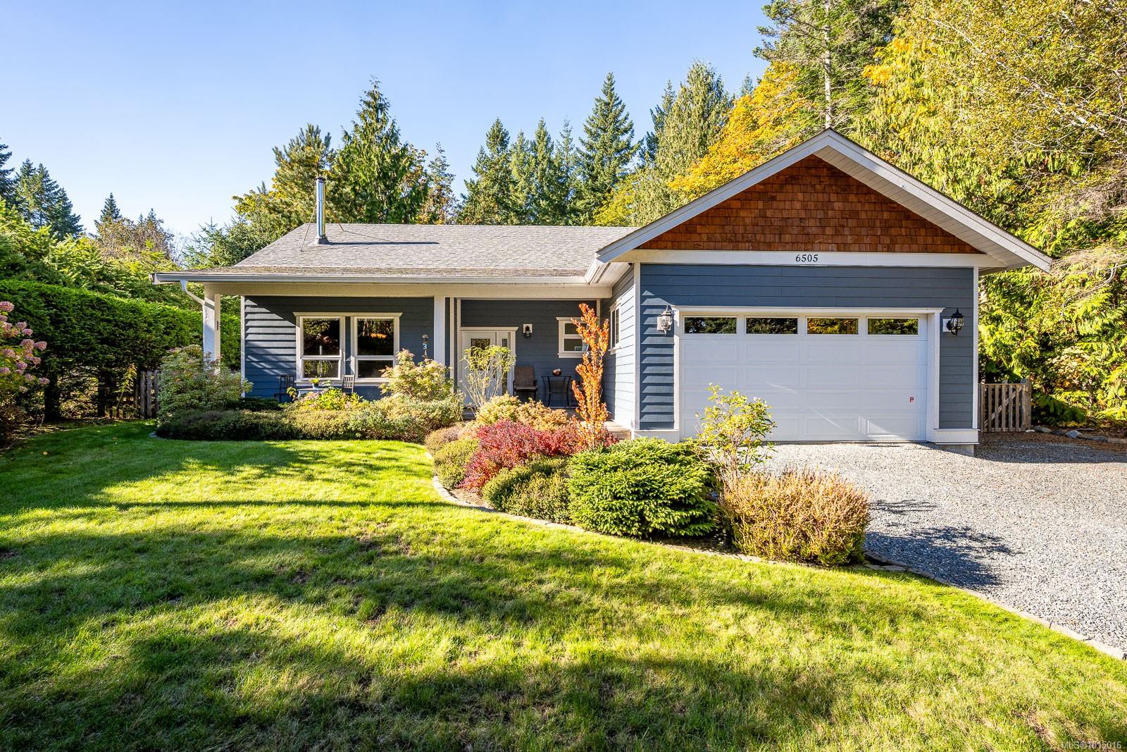 6505 Mystery Beach Rd, Fanny Bay, BC V0R 1W0