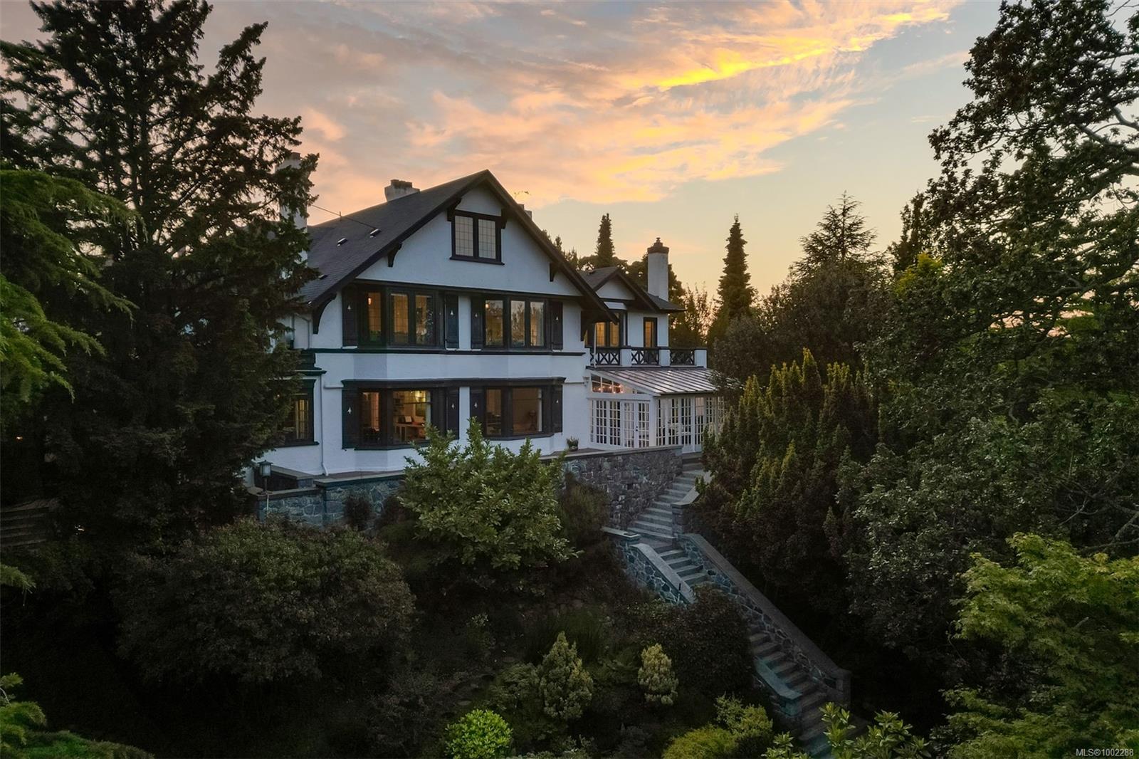 1630 York Pl, Oak Bay, BC V8R 5X2