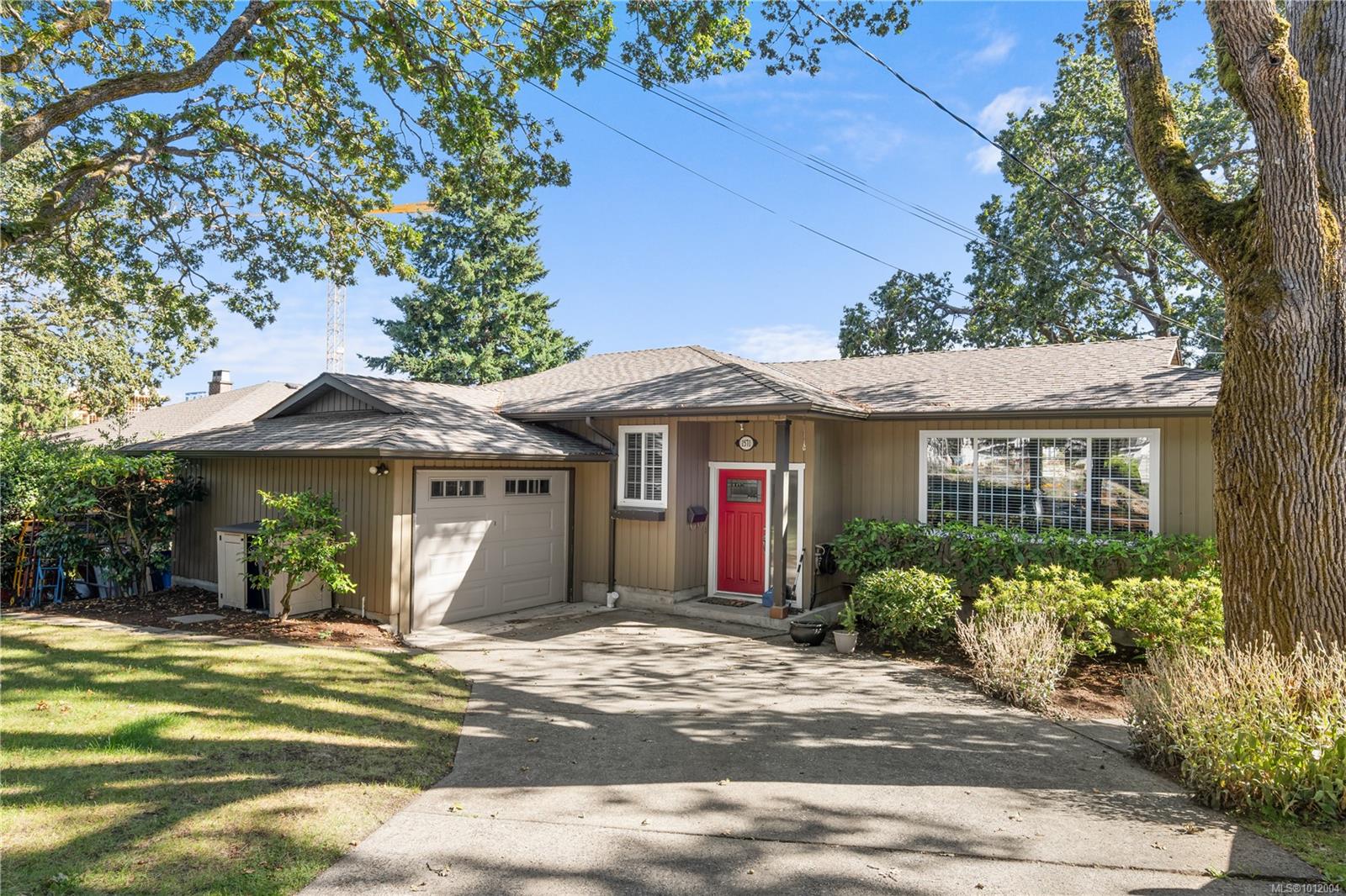 1571 Arrow Rd, Saanich, BC V8N 1C8
